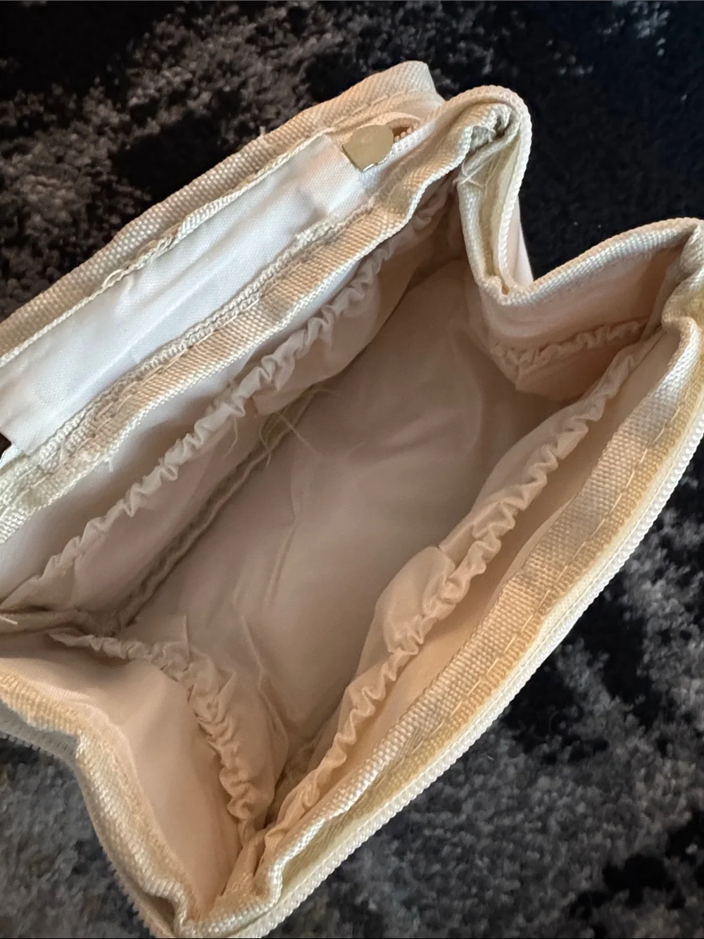 Cream Oval Cosmetic Bag NEW 🏷️